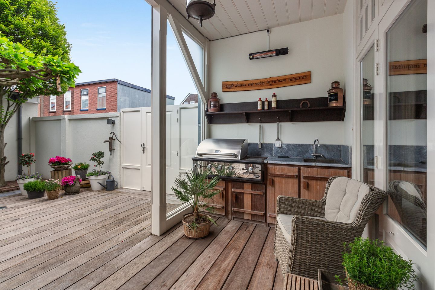 Foto 35 van Burg. Van der Lelykade 4