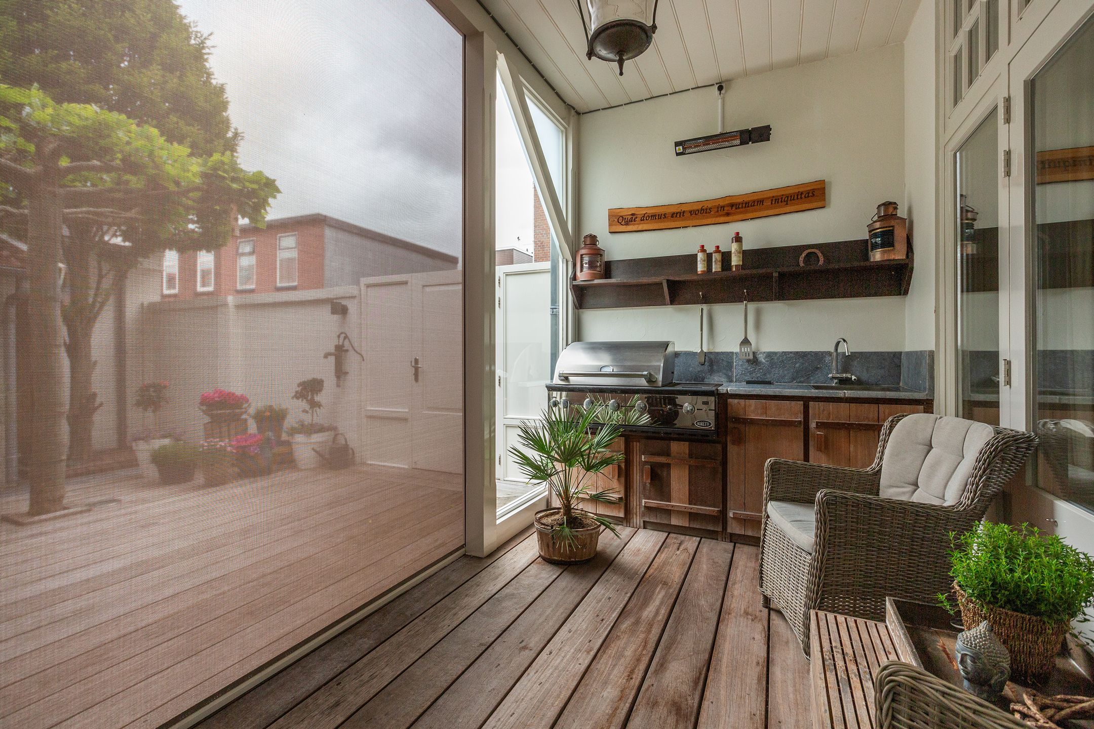 Foto 36 van Burg. Van der Lelykade 4