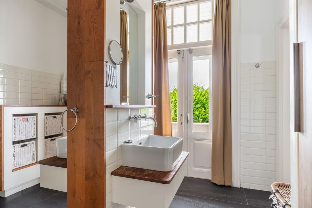 Foto 53 van Burg. Van der Lelykade 4