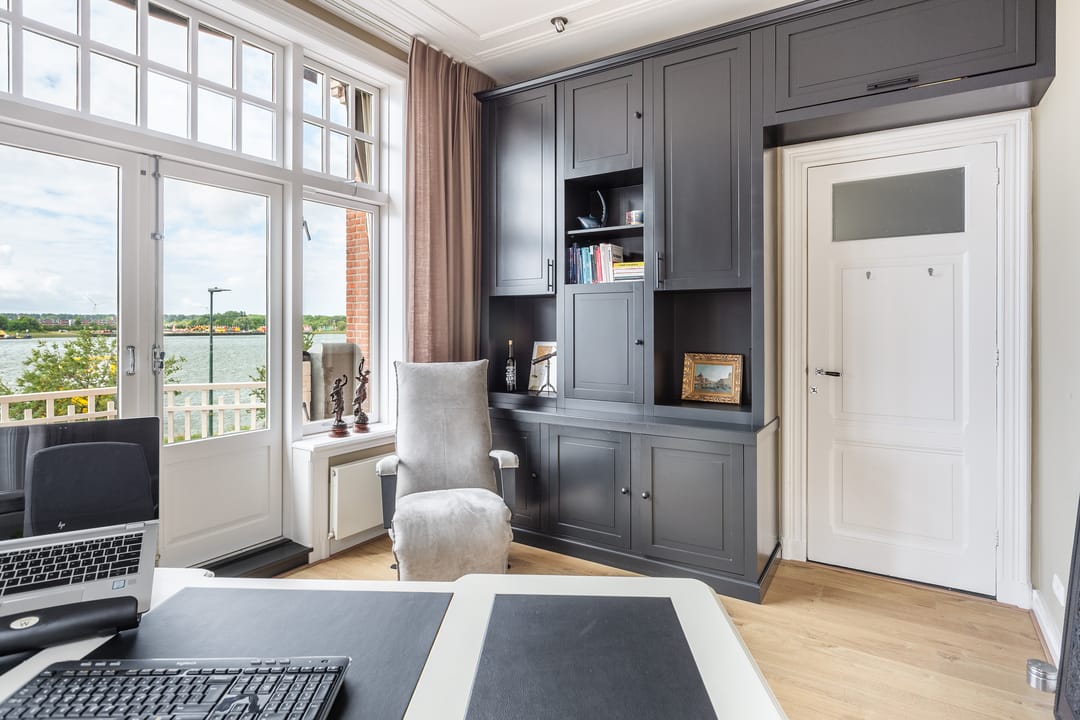 Foto 56 van Burg. Van der Lelykade 4