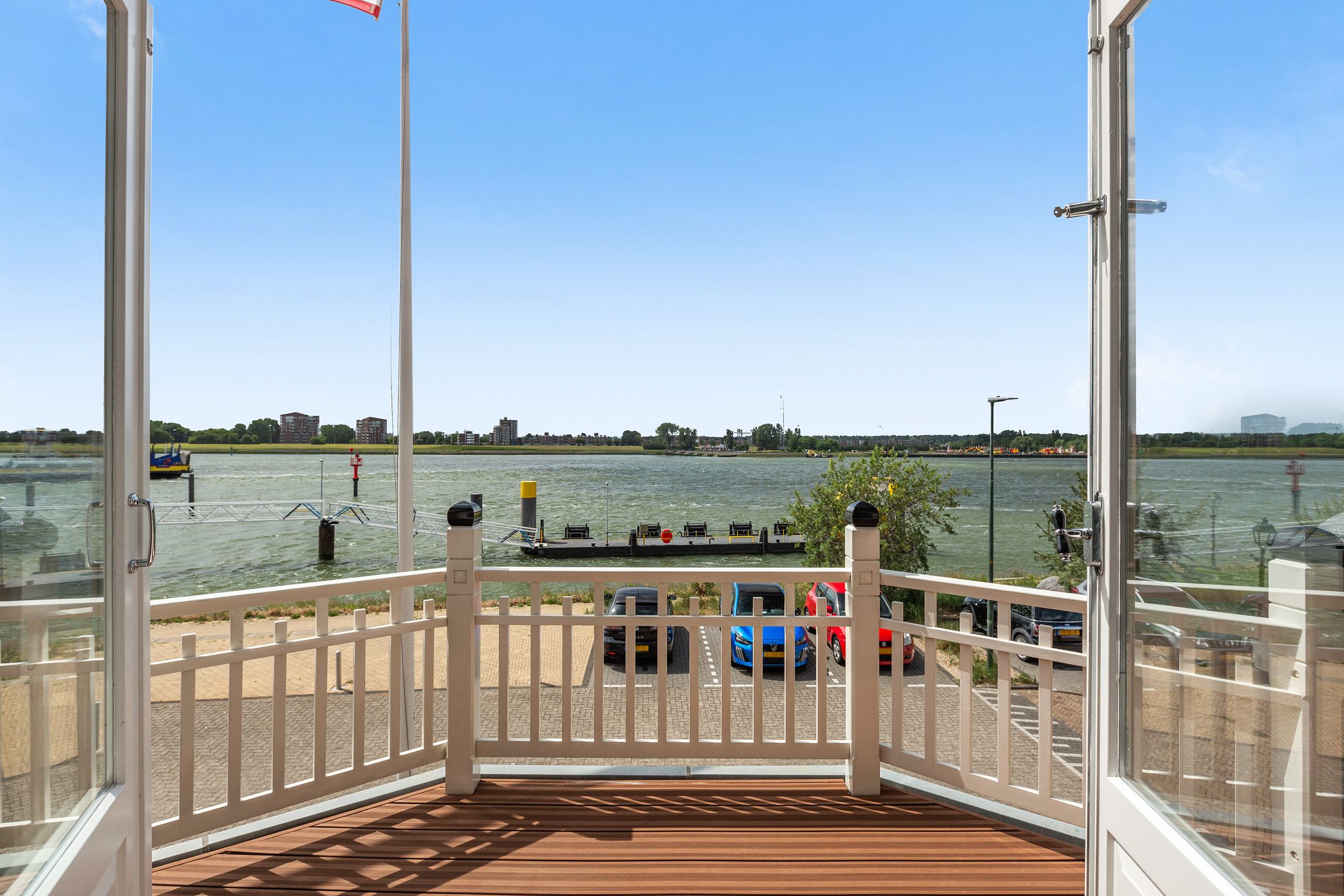 Foto 57 van Burg. Van der Lelykade 4