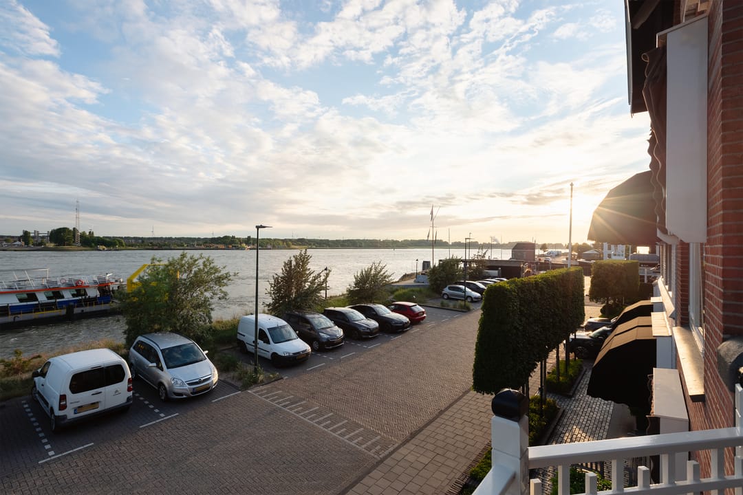 Foto 58 van Burg. Van der Lelykade 4