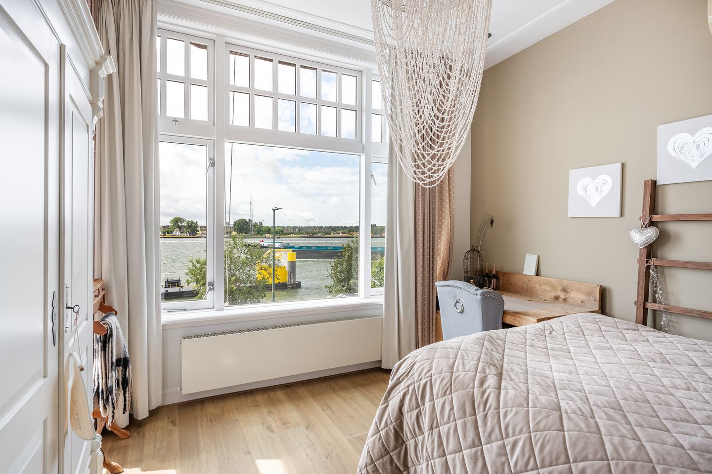 Foto 59 van Burg. Van der Lelykade 4