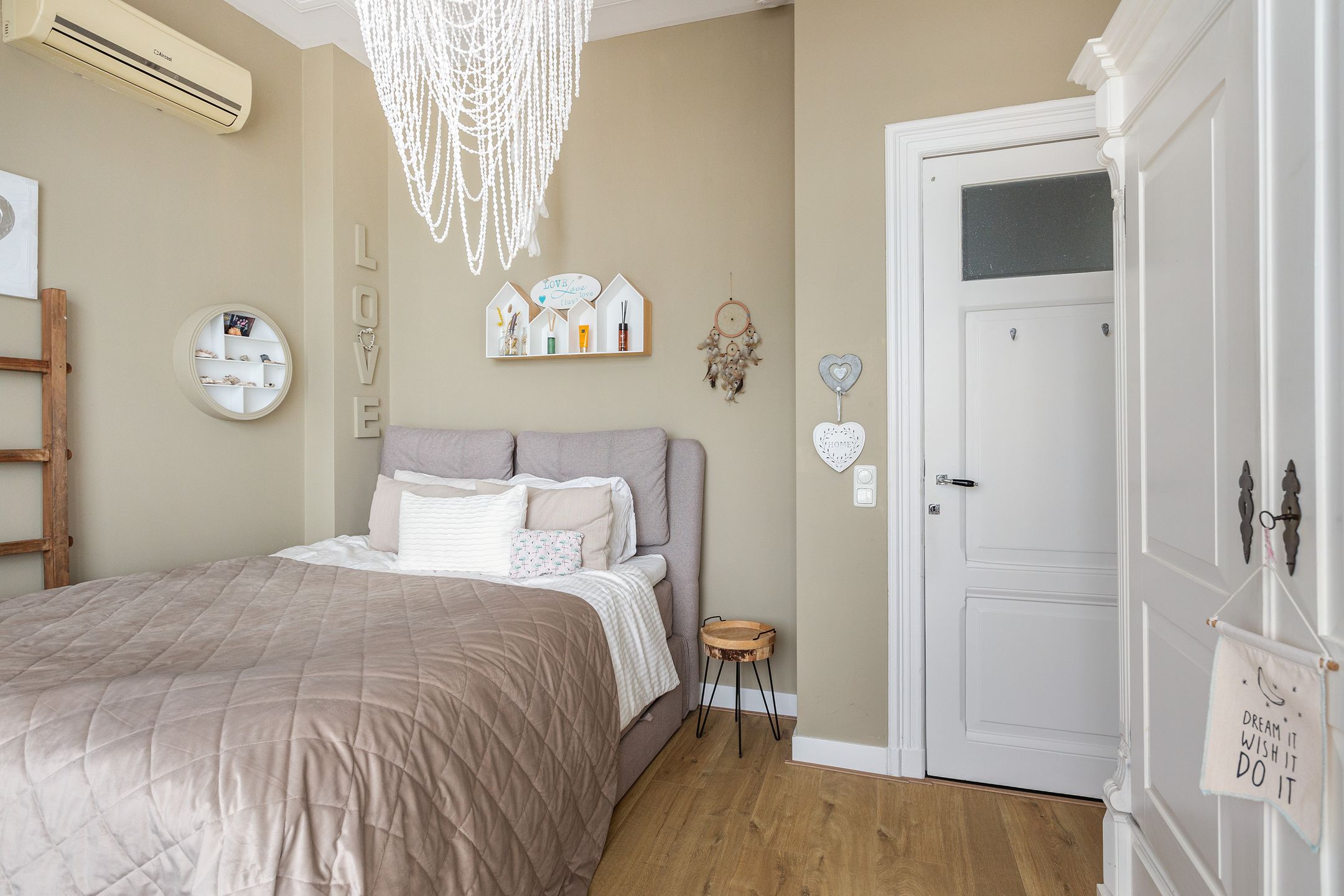 Foto 60 van Burg. Van der Lelykade 4