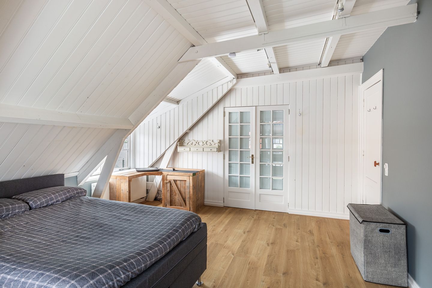 Foto 64 van Burg. Van der Lelykade 4