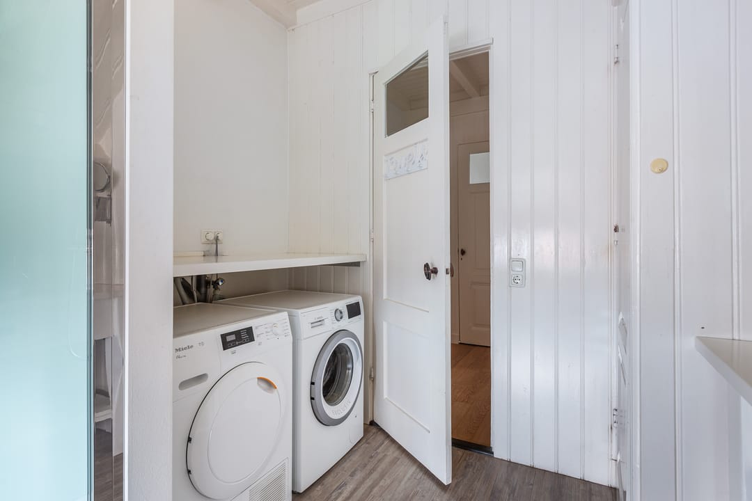 Foto 68 van Burg. Van der Lelykade 4