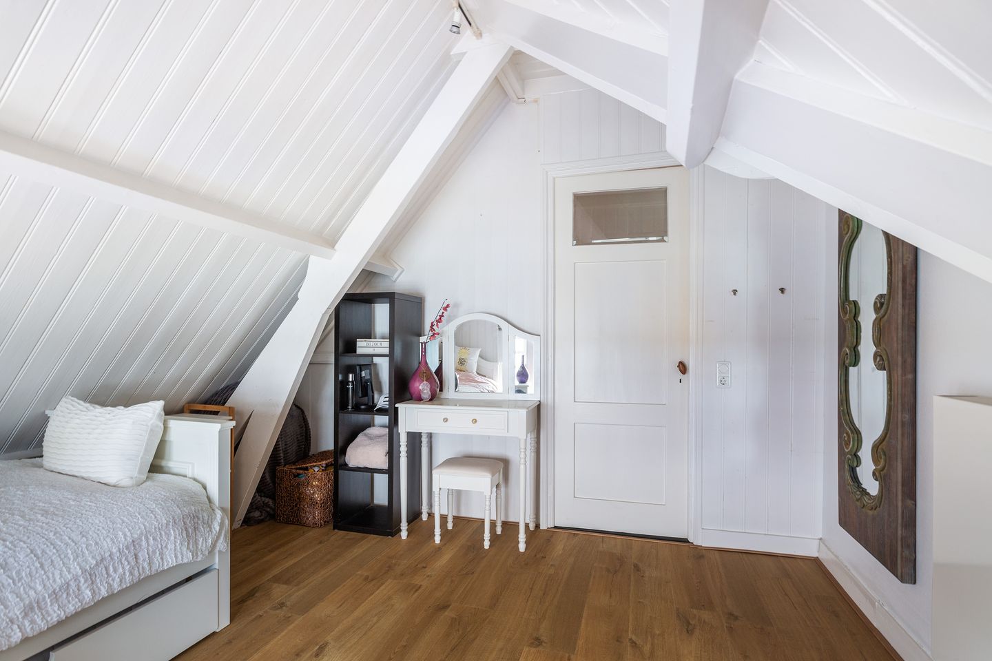 Foto 70 van Burg. Van der Lelykade 4