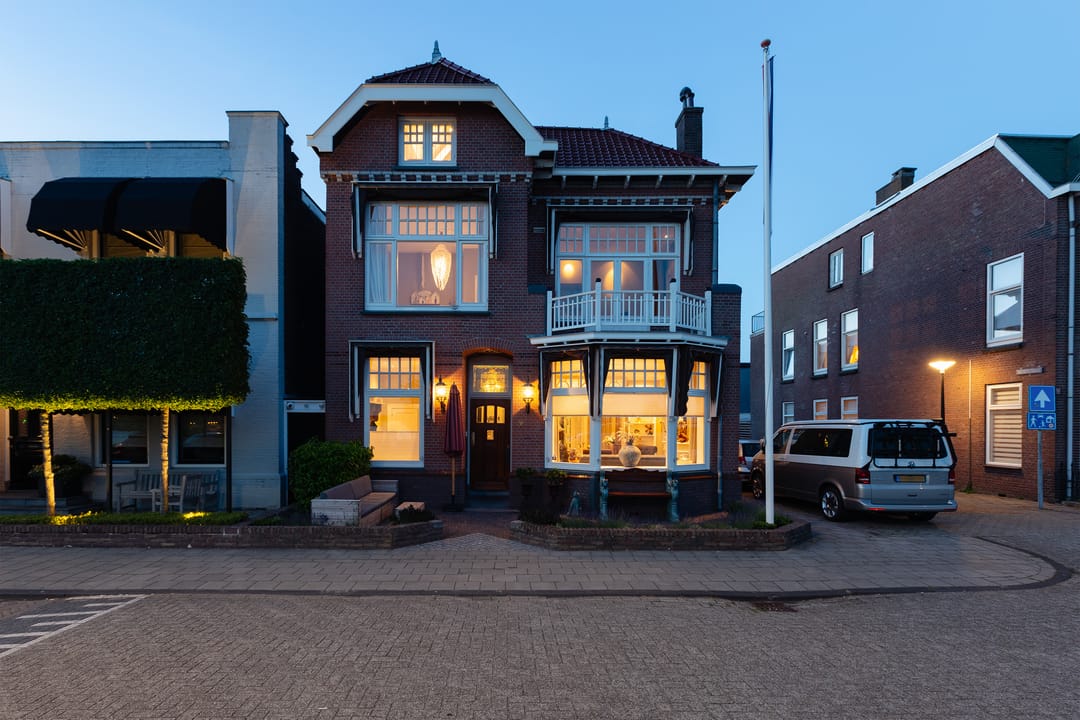 Foto 71 van Burg. Van der Lelykade 4