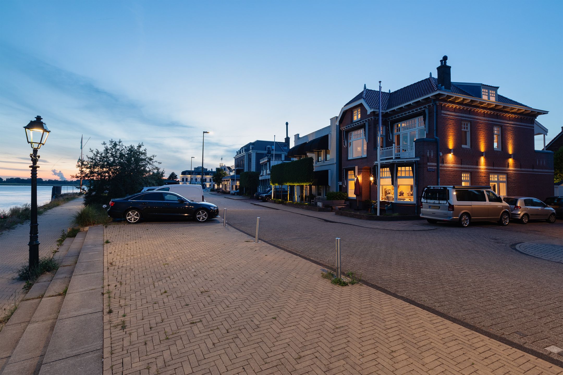 Foto 72 van Burg. Van der Lelykade 4