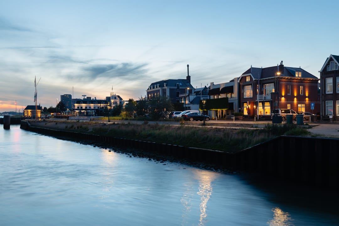 Foto 73 van Burg. Van der Lelykade 4