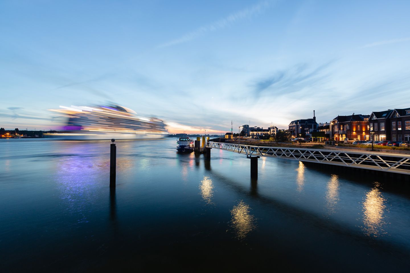 Foto 74 van Burg. Van der Lelykade 4