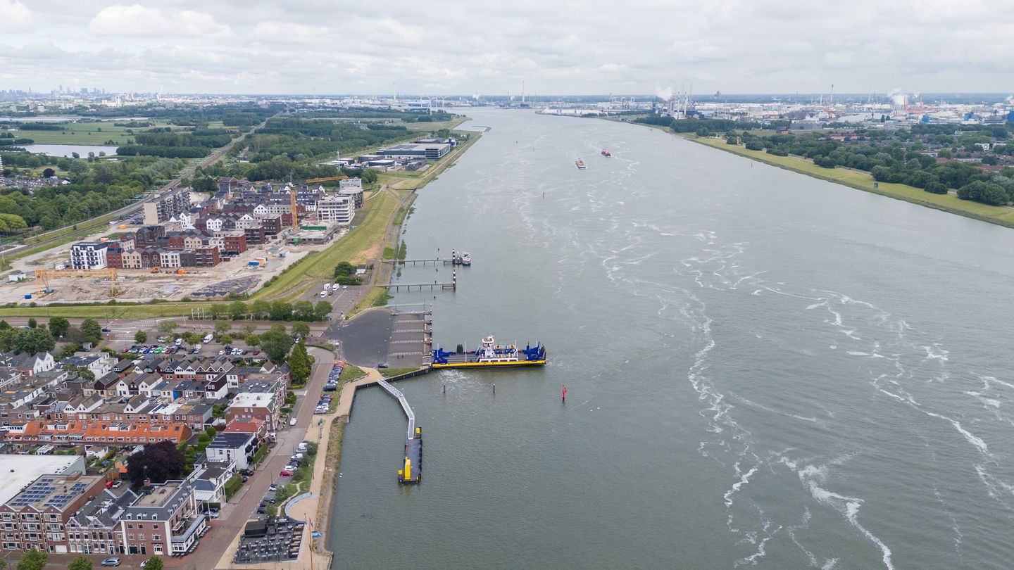 Foto 79 van Burg. Van der Lelykade 4