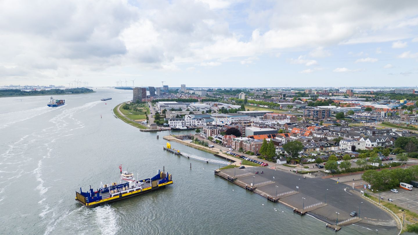 Foto 80 van Burg. Van der Lelykade 4