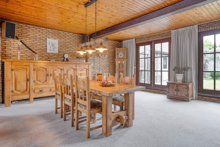 Photo 10 of Hoogvogelstraat 15