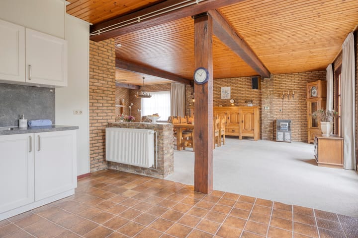 Photo 13 of Hoogvogelstraat 15