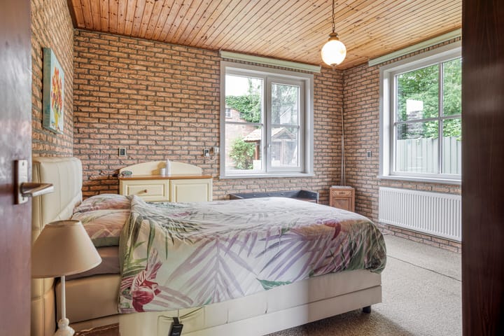 Photo 17 of Hoogvogelstraat 15