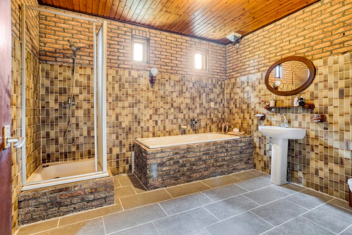 Photo 19 of Hoogvogelstraat 15