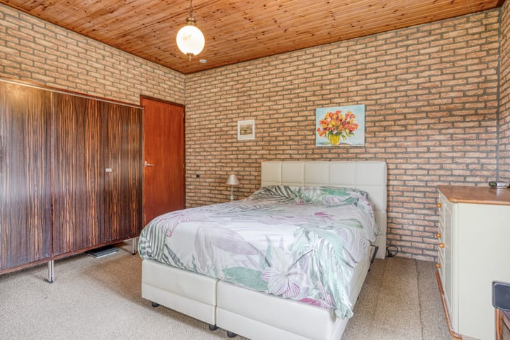 Photo 18 of Hoogvogelstraat 15