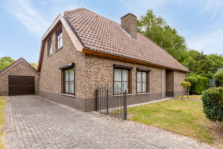 Photo 38 of Hoogvogelstraat 15