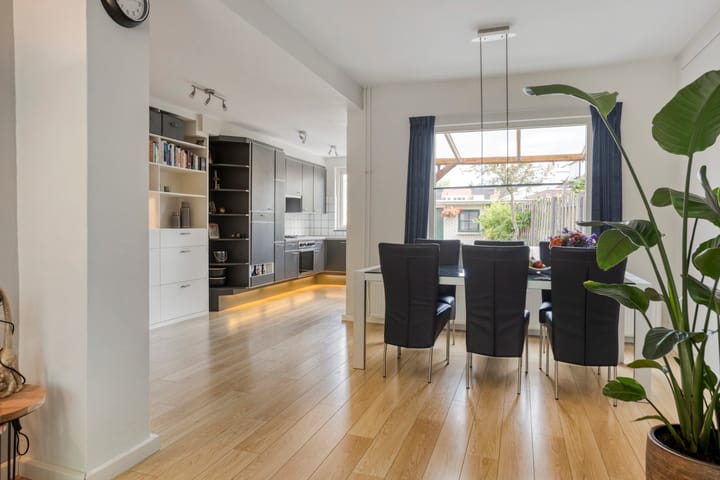 Foto 10 van Locatellistraat 16