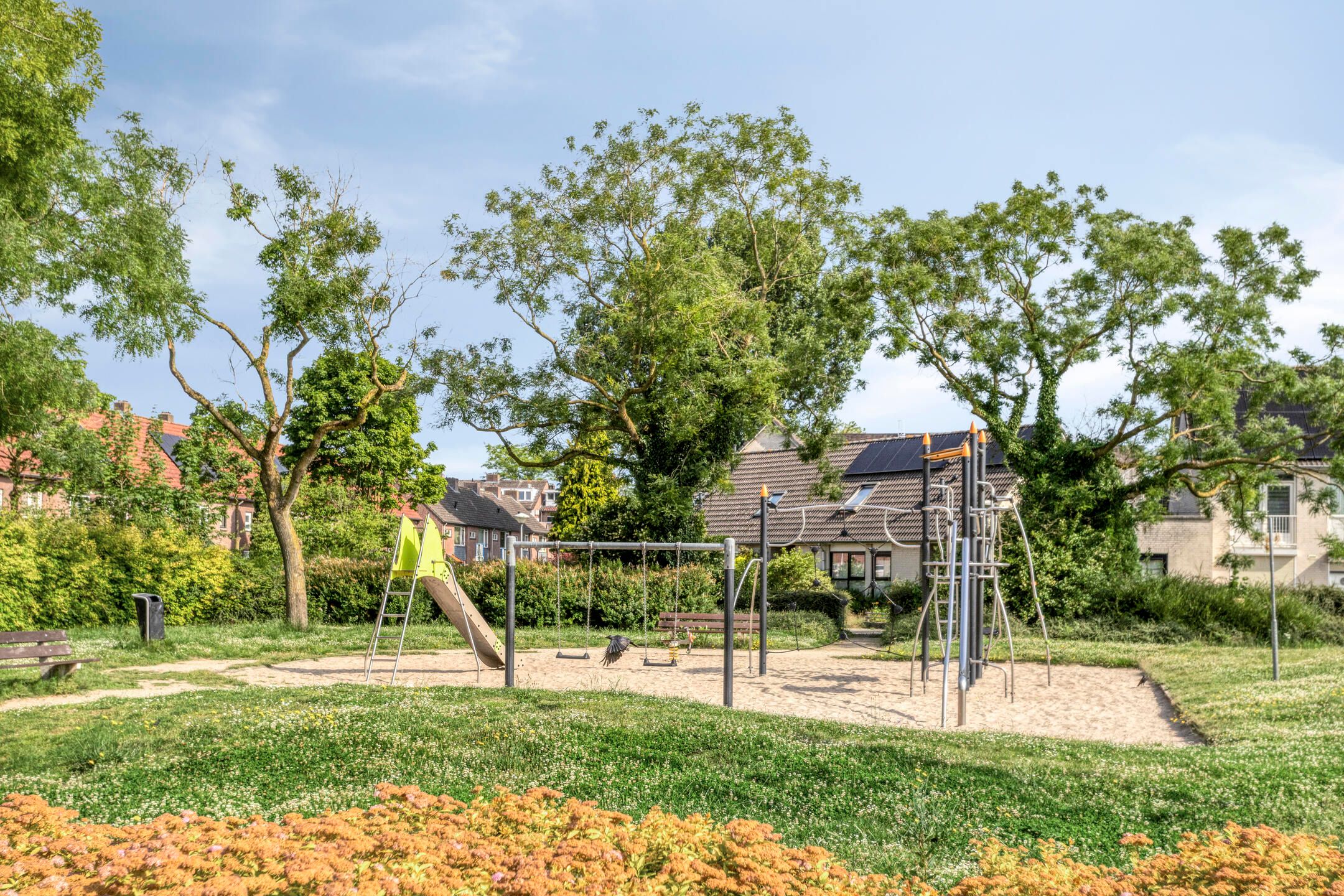 Foto 36 van Locatellistraat 16