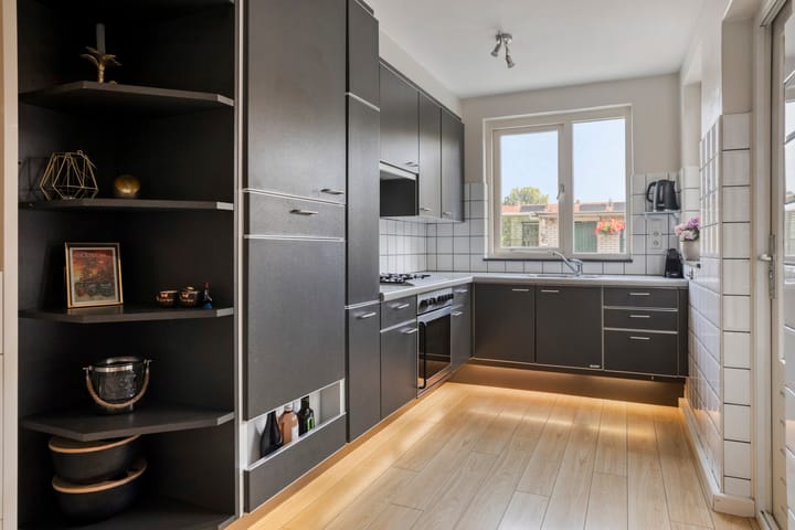 Foto 12 van Locatellistraat 16