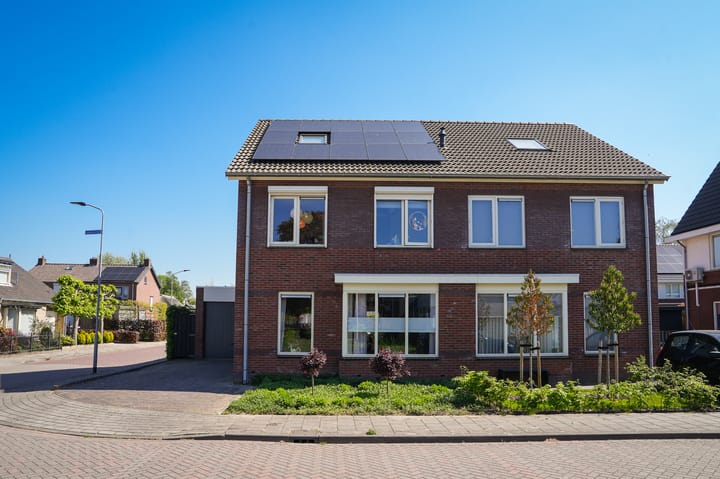 Foto 1 van Pinksterbloemstraat 1