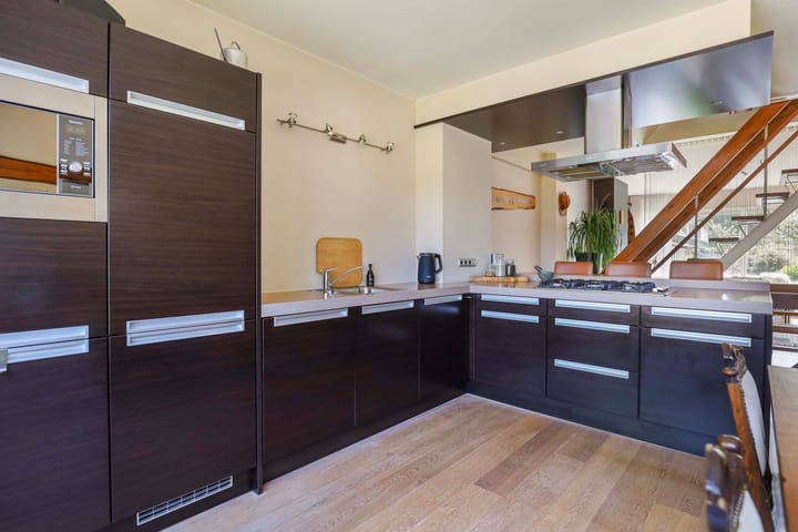 Photo 10 of Kamillestraat 9