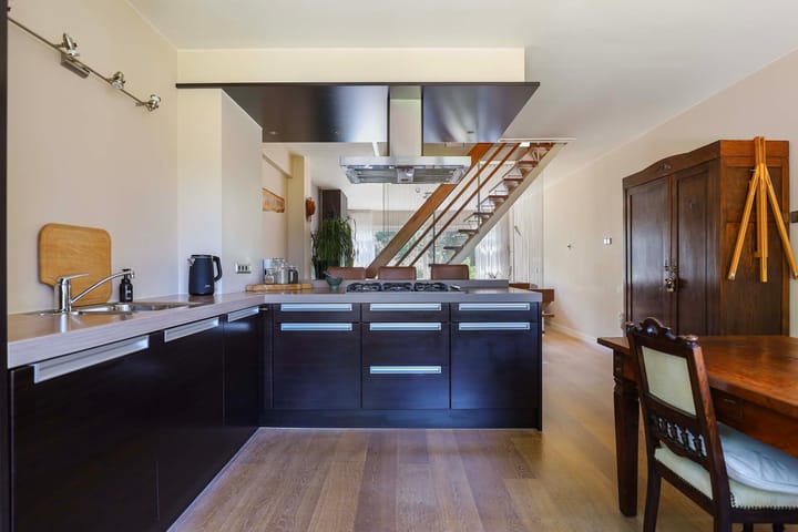 Photo 11 of Kamillestraat 9