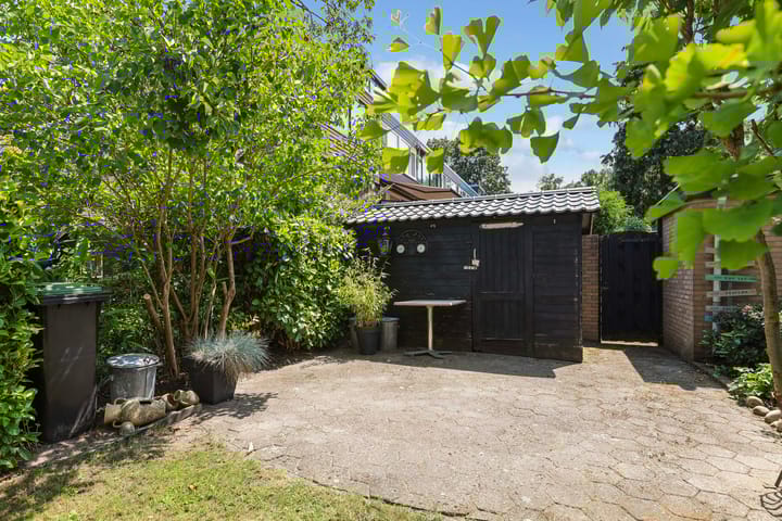 Photo 33 of Kamillestraat 9