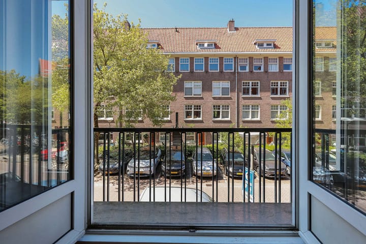 Photo 4 of Bonairestraat 28-1