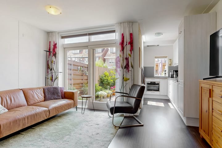 Photo 13 of Esdoornlaan 17