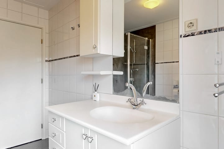 Photo 19 of Esdoornlaan 17