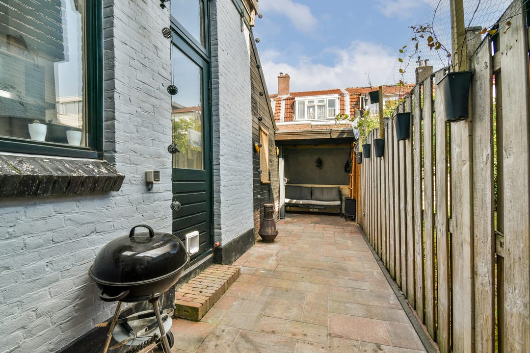 Photo 16 of Huygensstraat 49