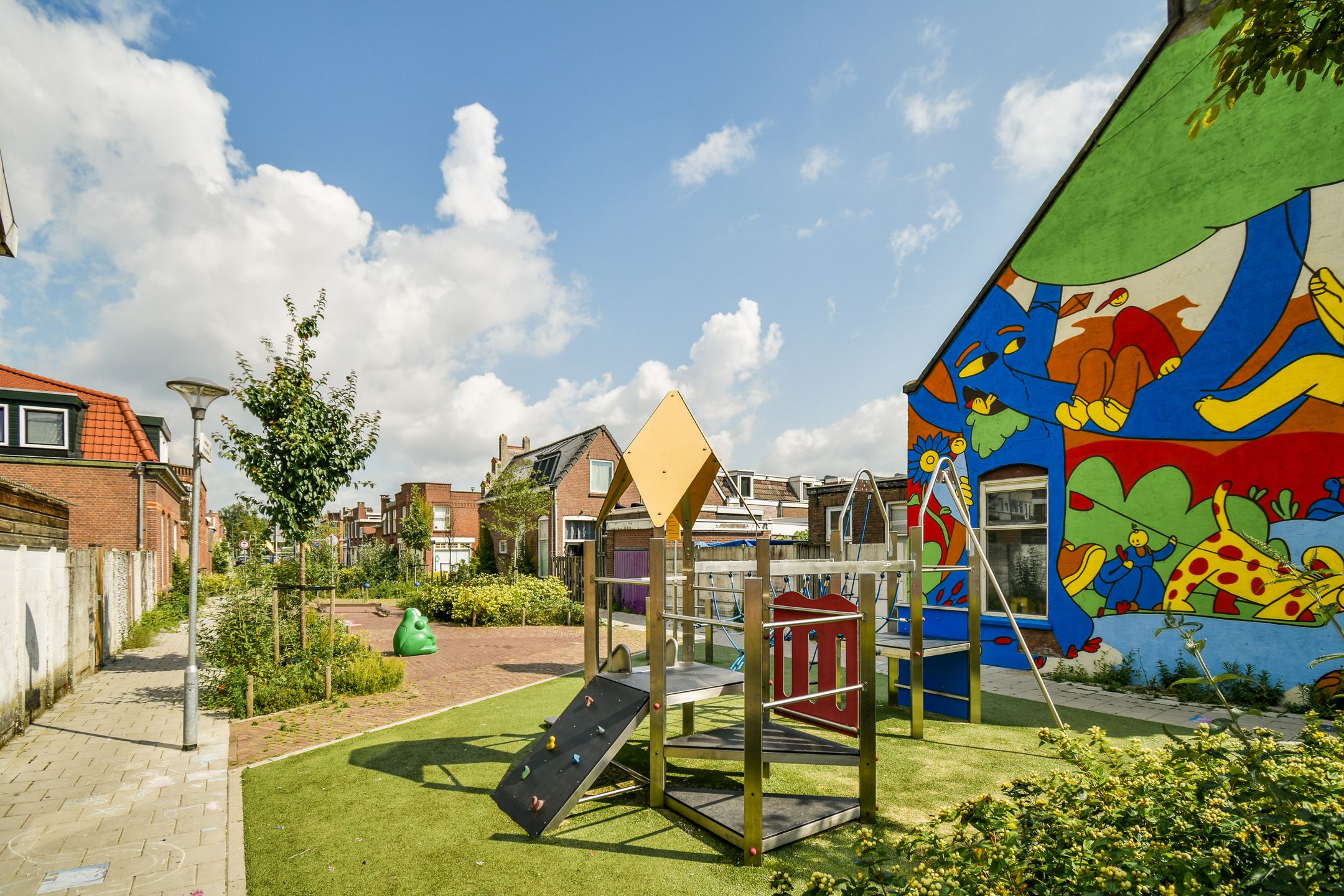 Photo 36 of Huygensstraat 49