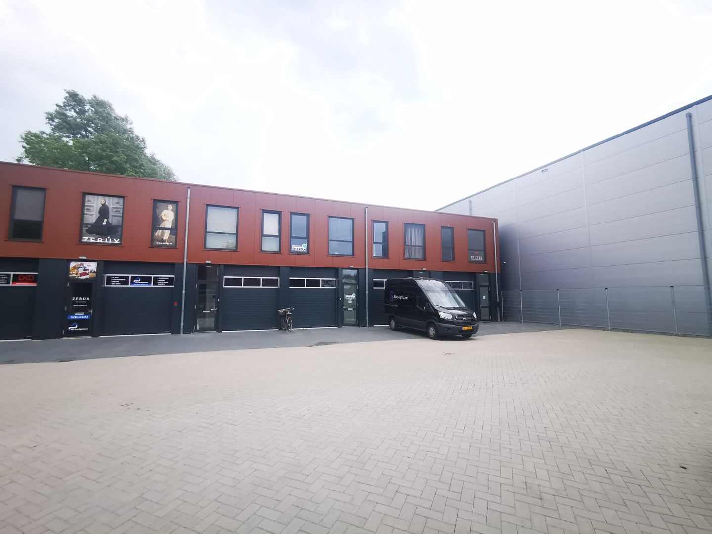 View photo 2 of Handelsweg 12-A
