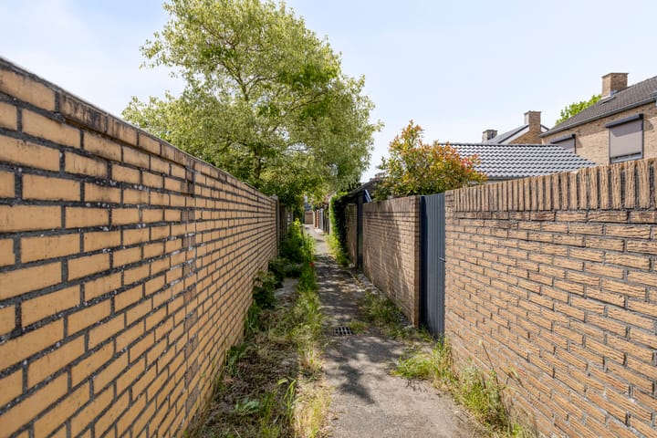 Photo 34 of Kapelaan Sourenstraat 13