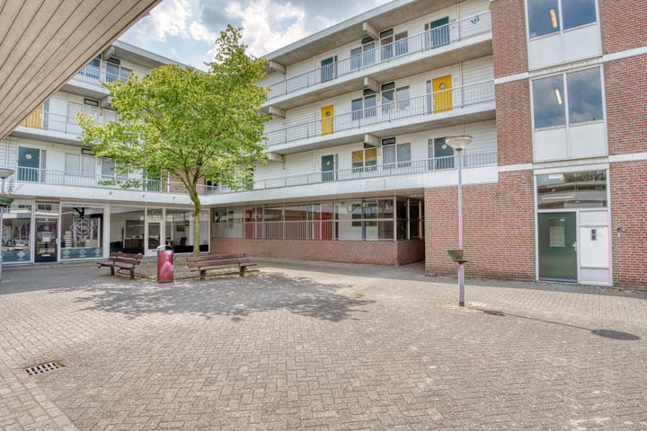 Foto 1 van Rivierenplein 64