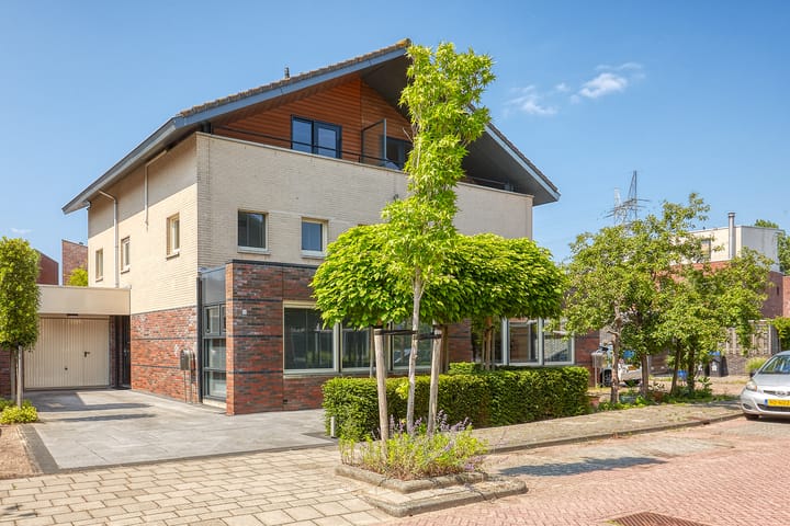 Foto 1 van Margaretha van Oostenrijklaan 4