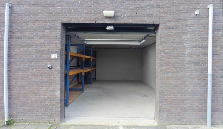 Photo 2 of Wouwermanstraat 10