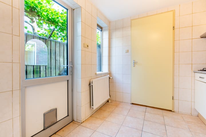 Photo 10 of Professor Kernkampstraat 35