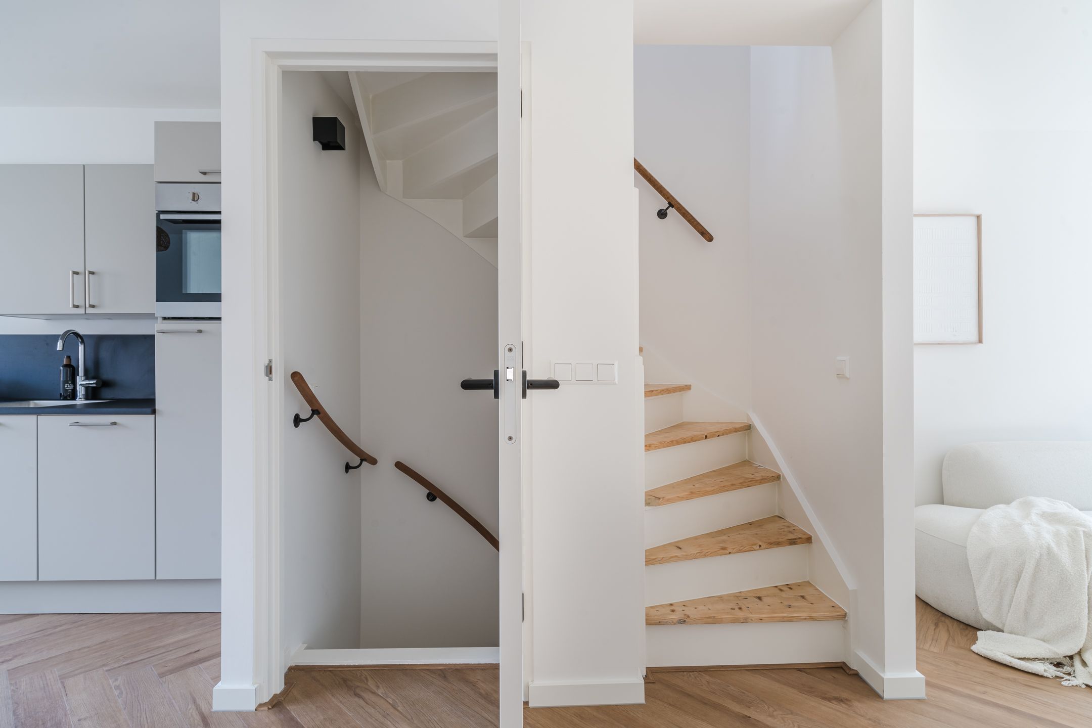 Photo 9 of Schoutenstraat 32-A