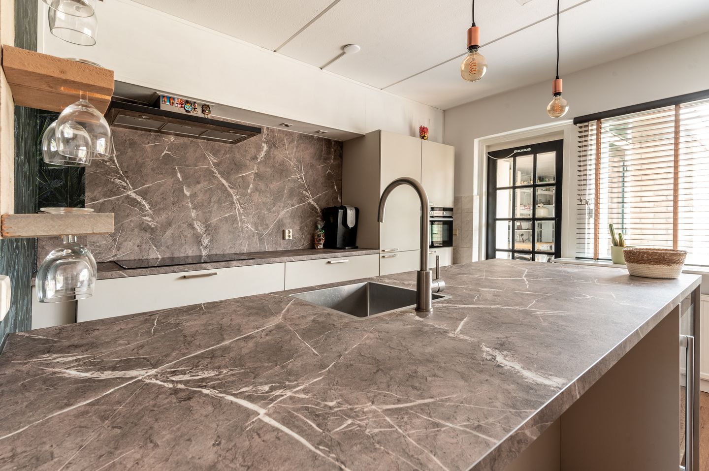 Photo 14 of Karveel 15 12