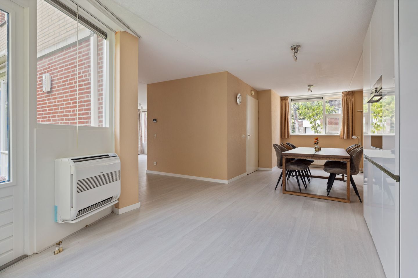 Foto 14 van State 63