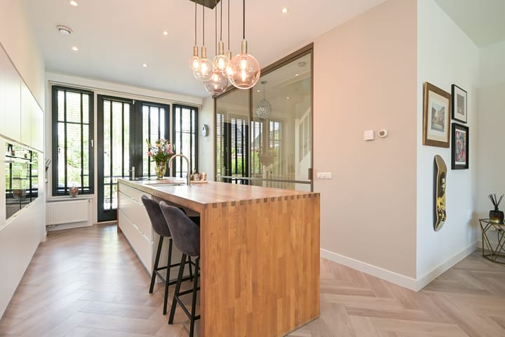 Foto 2 van Thomas Mannsingel 44