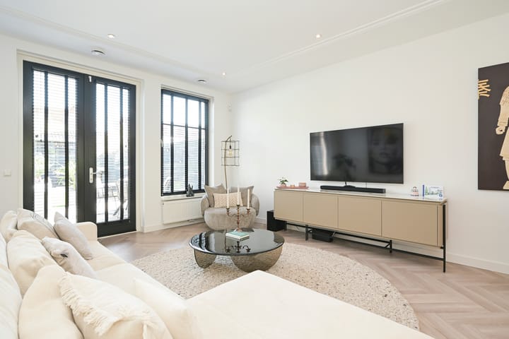 Foto 14 van Thomas Mannsingel 44