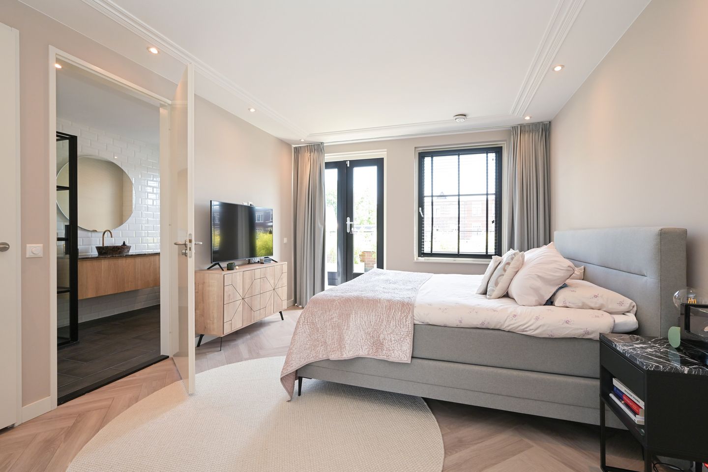 Foto 29 van Thomas Mannsingel 44