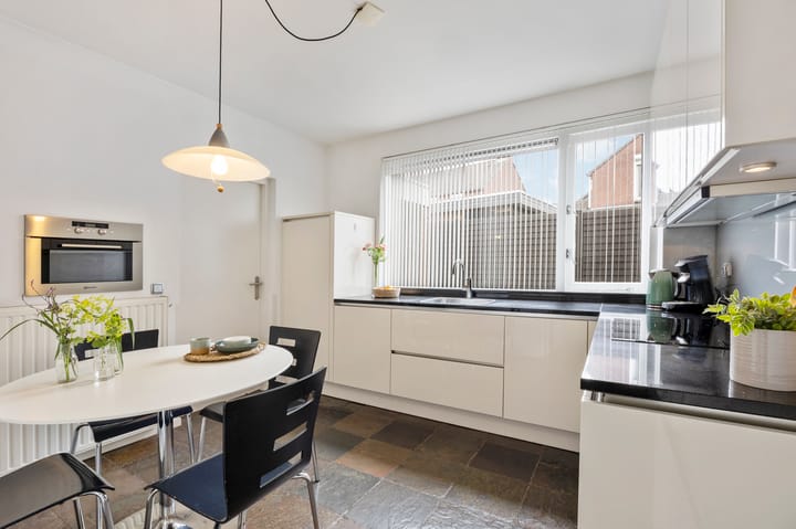 Photo 2 of Zwaluwstraat 23