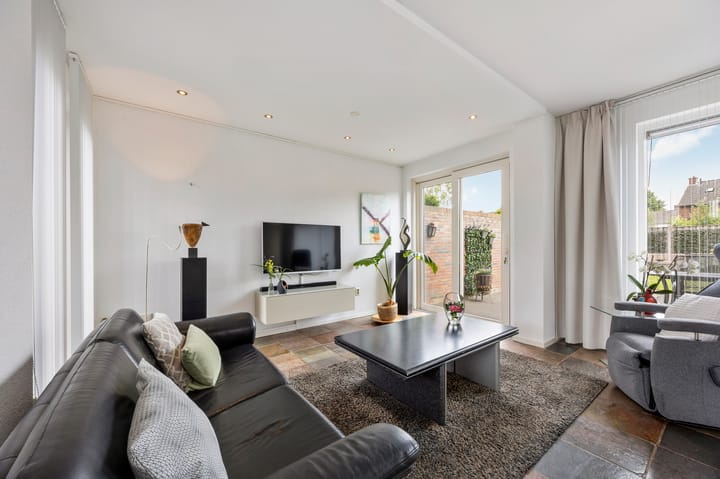 Photo 17 of Zwaluwstraat 23