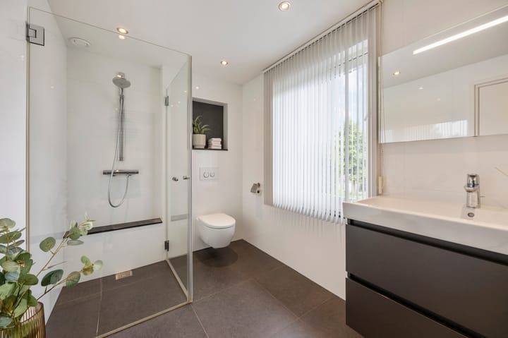 Photo 36 of Zwaluwstraat 23